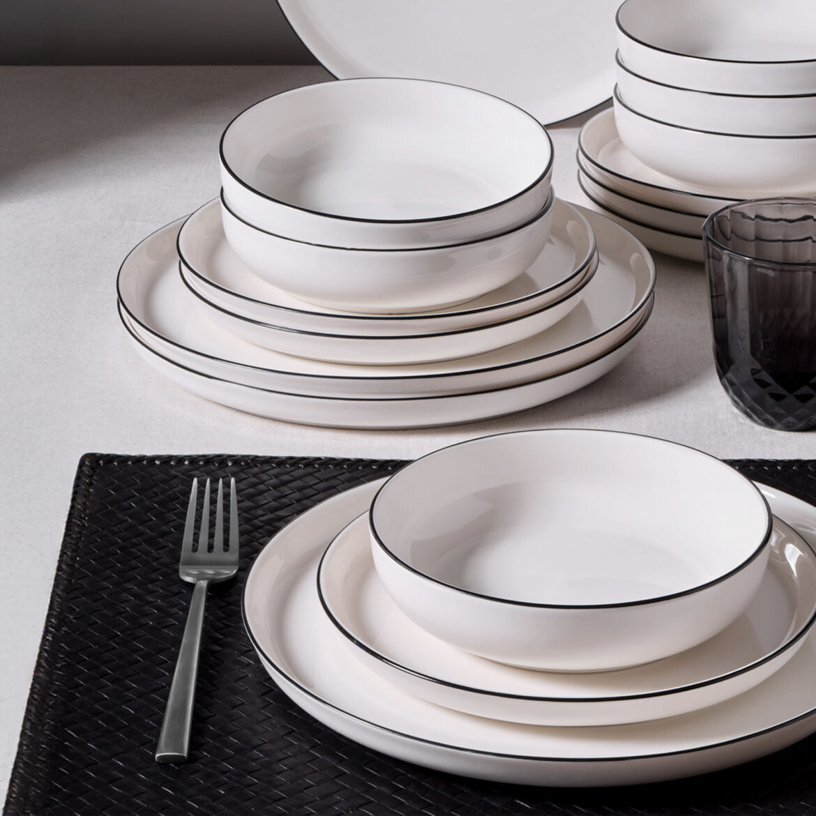 GÜRAL Bilbao Tafelservice 12-tlg., 4 Personen, Bone Porzellan, Creme mit schwarzem Rand