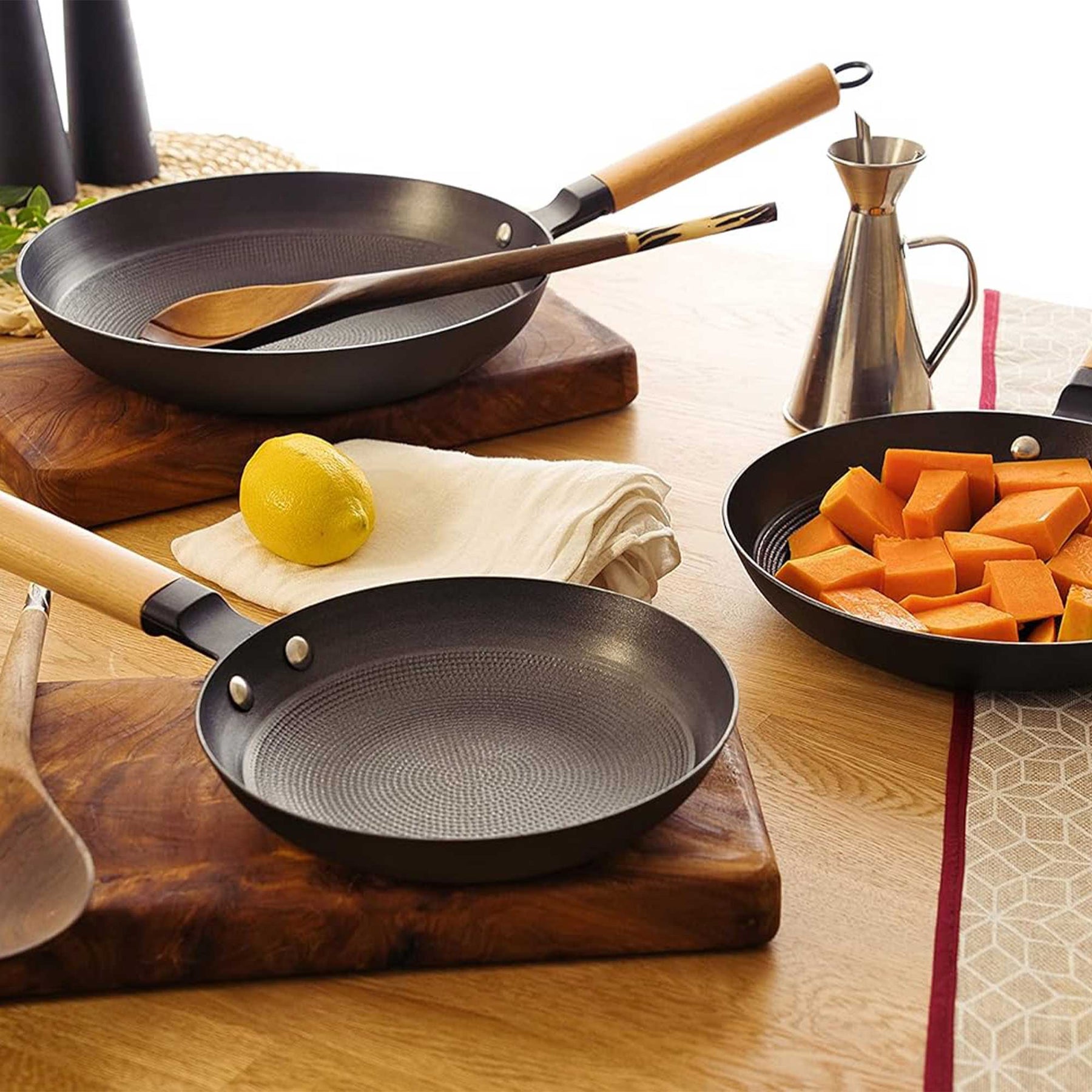 SARTEN Lätt Gusseisen Bratpfanne Rund - 28 cm, Holzgriff - Schwarz Emailliert