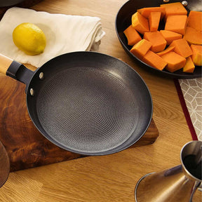 SARTEN Lätt Gusseisen Bratpfanne Rund - 28 cm, Holzgriff - Schwarz Emailliert